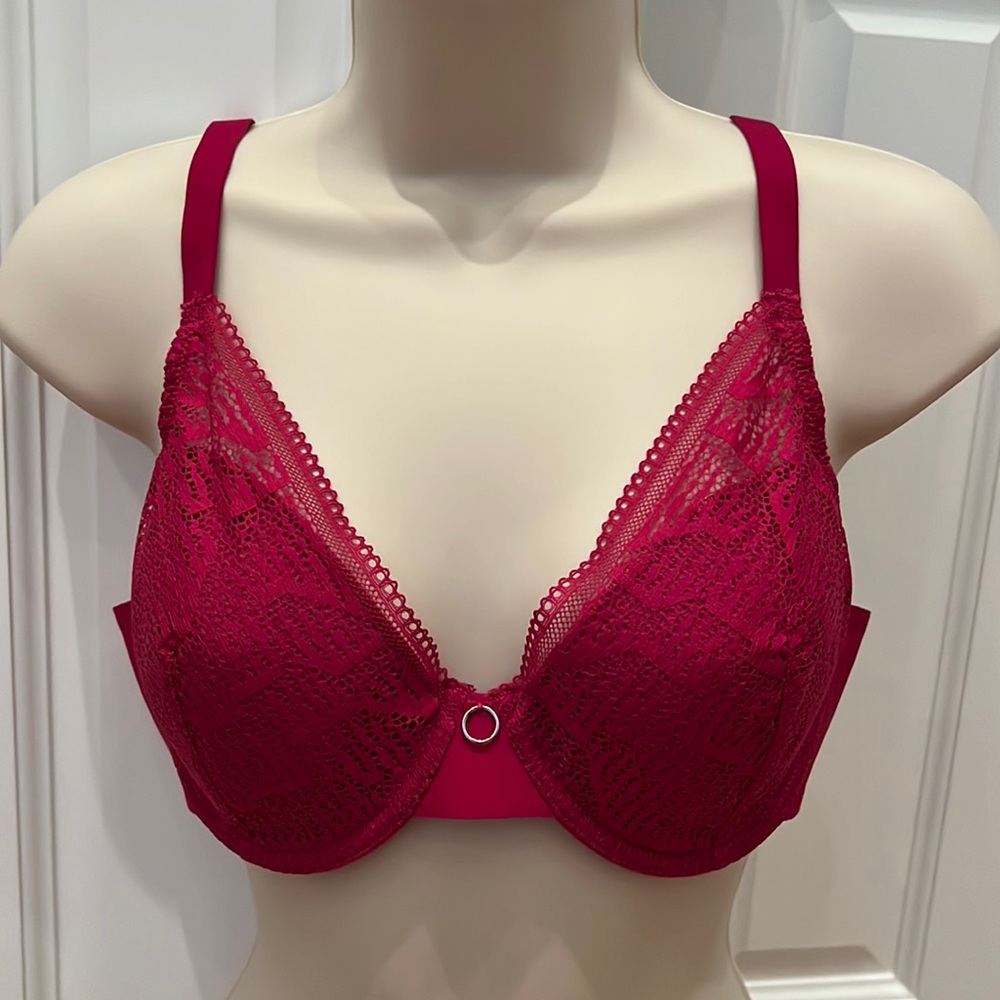 Chantelle bra. Never worn.